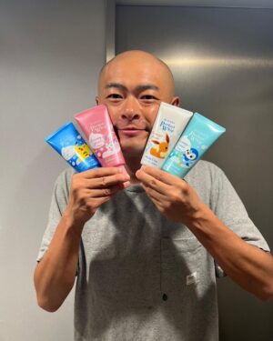 Abareru-kun Instagram - 🫧 🫧 🫧
SENKAのパーフェクトホイップからポケモンパッケージが出てる!!
パッケージのポケモンがどれも最高にいいね‼︎

全種類集めてその日の気分にあったポケモンを選ぶのも楽しい‼︎
自分は今日はポッチャマのバブルこうせんで洗います‼︎

ニンフィアを使ったらフェアリースキンになっちゃうね‼︎
イーブイのもふもふみたいに泡立ててお肌がピカッとキレイになれるぅ‼︎

SENKAのこの濃密な泡で、スッキリ感抜群‼気持ちいい‼

近くのお店で売ってるみたいだから、
みんなも探してポケモンのわざ叫びながら使ってみてね‼︎

#PR #SENKA #パーフェクトホイップ #ポケモン
