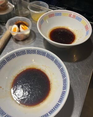 Abareru-kun Instagram - 山でラーメン。特別ゲストはトヴァ。トヴァとアヴァ。