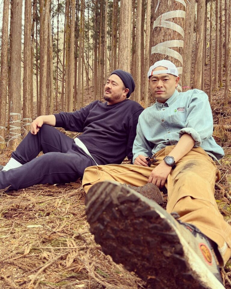 Abareru-kun Instagram - 山でラーメン。特別ゲストはトヴァ。トヴァとアヴァ。