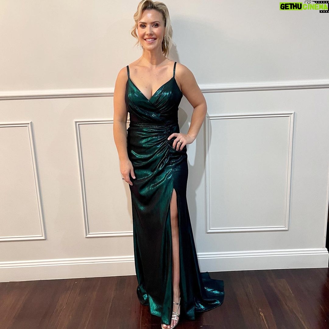 Abby Coleman - 2.8K Likes - Ready for the @gambarohotel @moetchandon Ball
@tania_olsen_designs
@brisbanesbesthairdressers
@hairbeautyguru
And my favourite accessory @seedsman17
#loveaphotowall