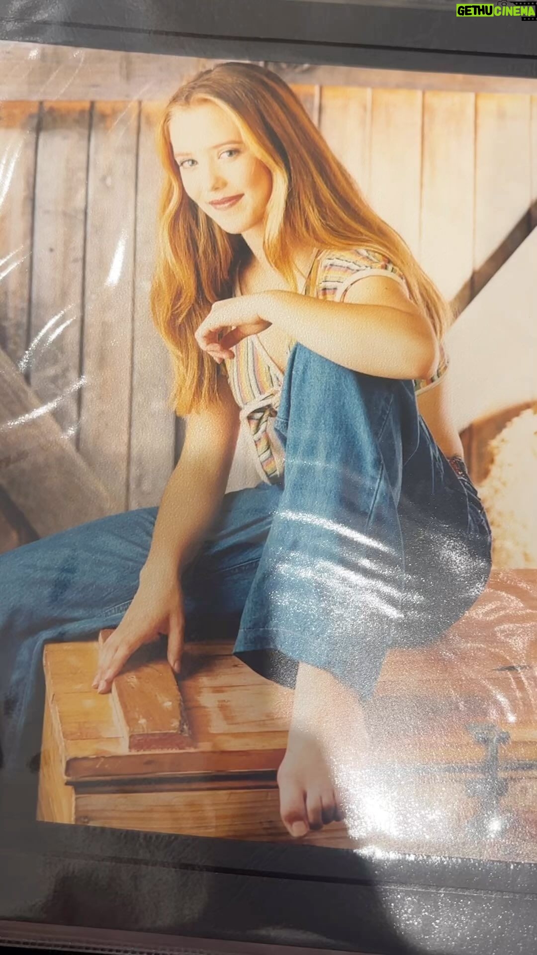 Abby Coleman Instagram - Was in compulsory to get glamour shots if you were born in the 80’s??? And was in normal to get belly button piercing at a dodgy bikie-owned place at age 12???? #sorrymumanddad #goingthrougholdphotos