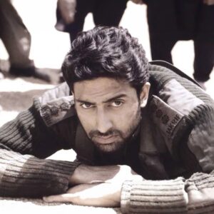 Abhishek Bachchan Instagram - Time flies! Cannot believe it’s been 20 yrs since the release of L.O.C. 
Such great memories making the film with so many friends. But an even greater honour to be able to tell the stories of our true heroes in the Indian armed forces. Thank you JP sahab for choosing me and giving me the opportunity to be a part in the film.
#20YearsOfLOCKargil

#VikramBatra #AjayDevgn #SanjayDutt #SunielShetty #SaifAliKhan #SanjayKapoor #AkshayeKhanna #NagarjunaAkkineni #AshutoshRana #RaniMukerji #ManojBajpayee #KareenaKapoor #RaveenaTandon #EshaDeol #RajBabbar #MohnishBehl #SudeshBerry #DivyaDutta #AyubKhan #ArmanKohli #RohitRoy #MukeshTiwari #AshishVidyarthi #RajZutshi