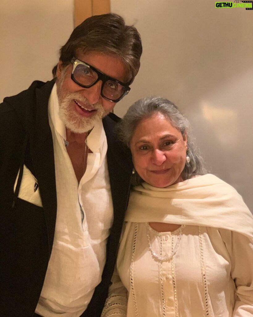 Abhishek Bachchan Instagram - Adding to the list of the many Golden Jubilees to their credit…. But this, is by far the most special one. Happy 50th wedding anniversary Ma and Pa! India