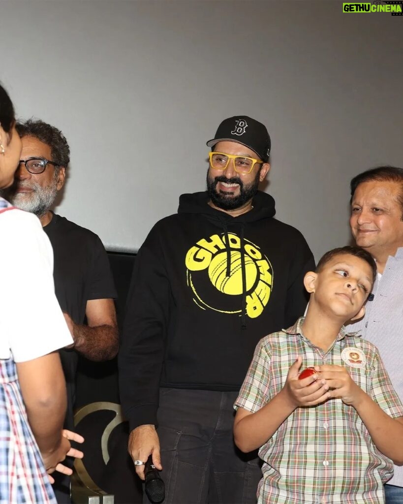 Abhishek Bachchan Instagram - An unforgettable day spent with these specially-abled kids, witnessing their priceless reactions during a special screening of #Ghoomer. Grateful for this heartwarming experience. 🤗🙏🏼 @bhamlafoundation #RBalki @saiyami @angadbedi