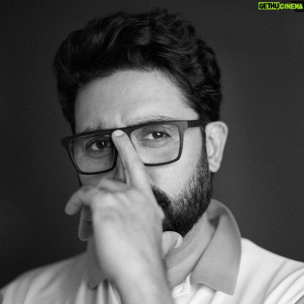 Abhishek Bachchan Instagram - #PostPackUpShot with my favourite @bachchan… With or without glasses?! Anyways too cool!