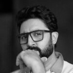 Abhishek Bachchan Instagram - #PostPackUpShot with my favourite @bachchan… With or without glasses?! Anyways too cool!