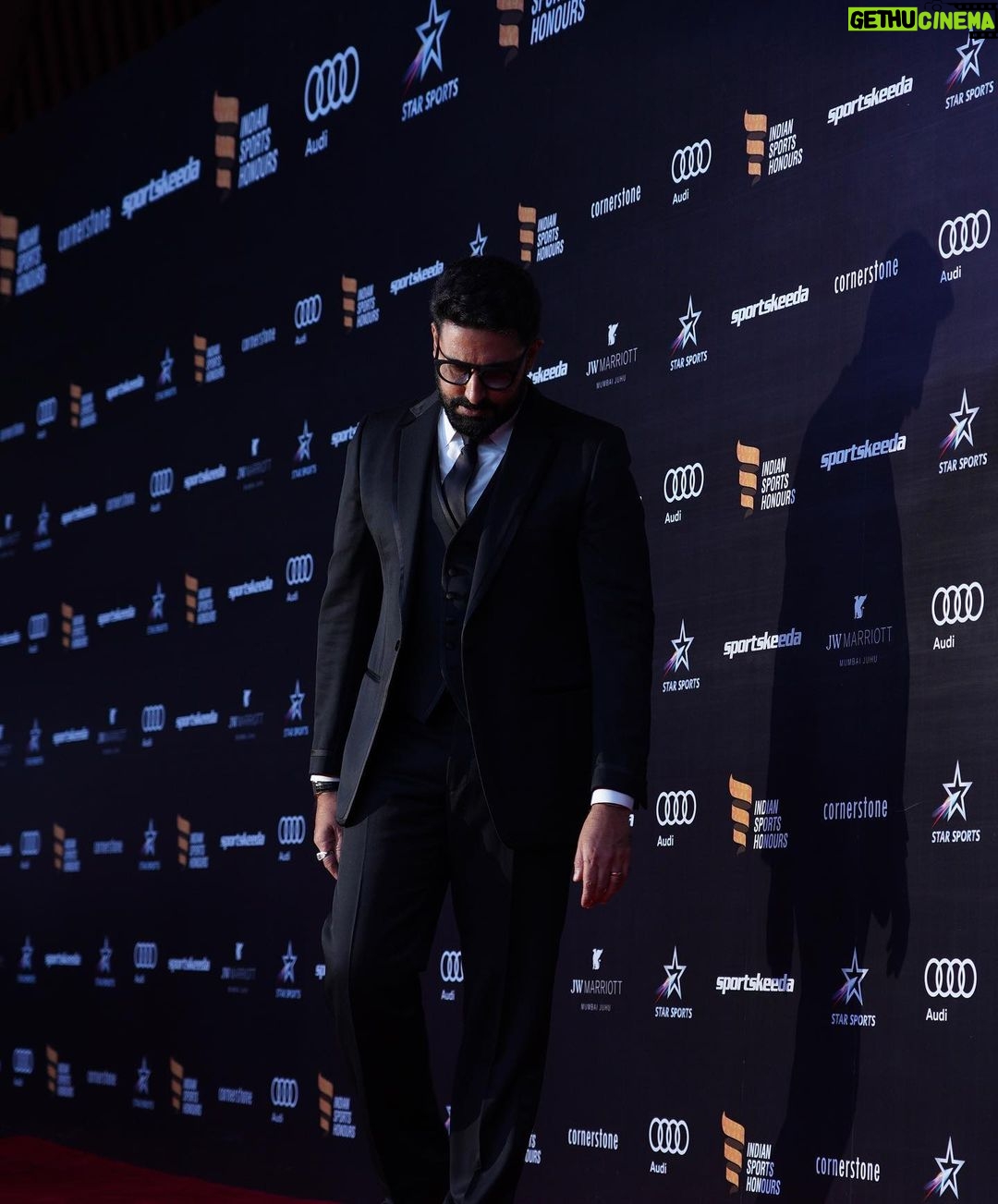 Abhishek Bachchan - 104.7K Likes - Ok Bachchan, head down and back to work!!!!
On to the next one.