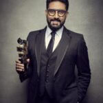 Abhishek Bachchan Instagram - Club of the year!!! @jaipur_pinkpanthers Winners at the @indiansportshonours function last night. Thank you to all the fans that voted for us. #topcats #indiansportshonours #lepanga #prokabaddileague 📸: @colstonjulian India