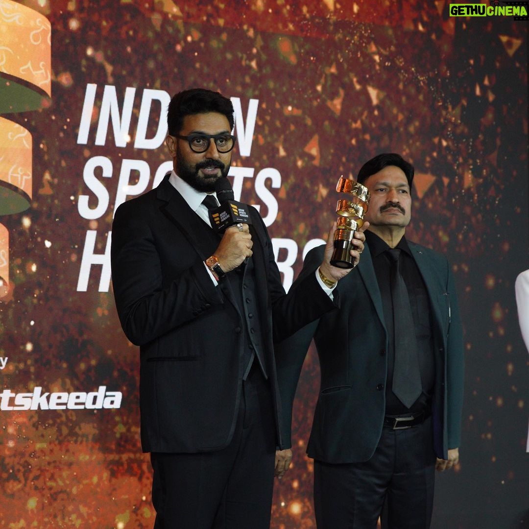 Abhishek Bachchan Instagram - Thank you @indiansportshonours and @virat.kohli for such a wonderful night last night. My team the @jaipur_pinkpanthers won “Club of the year”!!! Such a proud moment for me. Humbling. Emotional. It’s been one of the most fulfilling journeys for me to be part of the Kabaddi family. The @prokabaddi league has been around for 9 seasons and the Pink Panthers have been Champions in the inaugural season ( the 1st ever PKL champions) and also the current reigning champions!! This award is a recognition and result of the immense hard work of the players and coaching staff. It’s all due to them. Also to my pillars of support in running the team @walia_bunty , Ramesh Pulapaka and Rajesh Yadav. None of this would have been possible without any of the above mentioned people. Lastly, for a Kabaddi team winning “Club of the year” when nominated with great teams in Cricket and Football goes to show the popularity of “our sport”. Wow!! Again, my gratitude to my players and the coaches. Now we need to work even harder to try and remain the Champs. Mumbai, Maharashtra