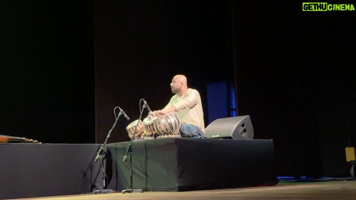 Abhishek Bachchan Instagram - An absolute joy and honour to witness the mastery, brilliance, culture and tradition of @aaksarod sahab along with my brothers @amaanalibangash and @ayaanalibangash but happiest to hear young #Zohaan and #Abeer play and continue the legacy of the family. Two more maestros on the way!!! In my childhood, Amaan, Ayaan and I used to learn the Sarod together under our Guru Amjad uncle. I didn’t continue learning as I moved to boarding school, a slight sore point with him still. But, to witness Amaan and Ayaan grow to be such wonderful students and children to both their parents and see them make their parents proud is just so wonderful. And now to see Ayaan and Neema’s sons join them and play together is a once-in-a-lifetime opportunity. 3 generations on stage together! The future of our music, Indian classical music is in safe hands. NCPA Mumbai