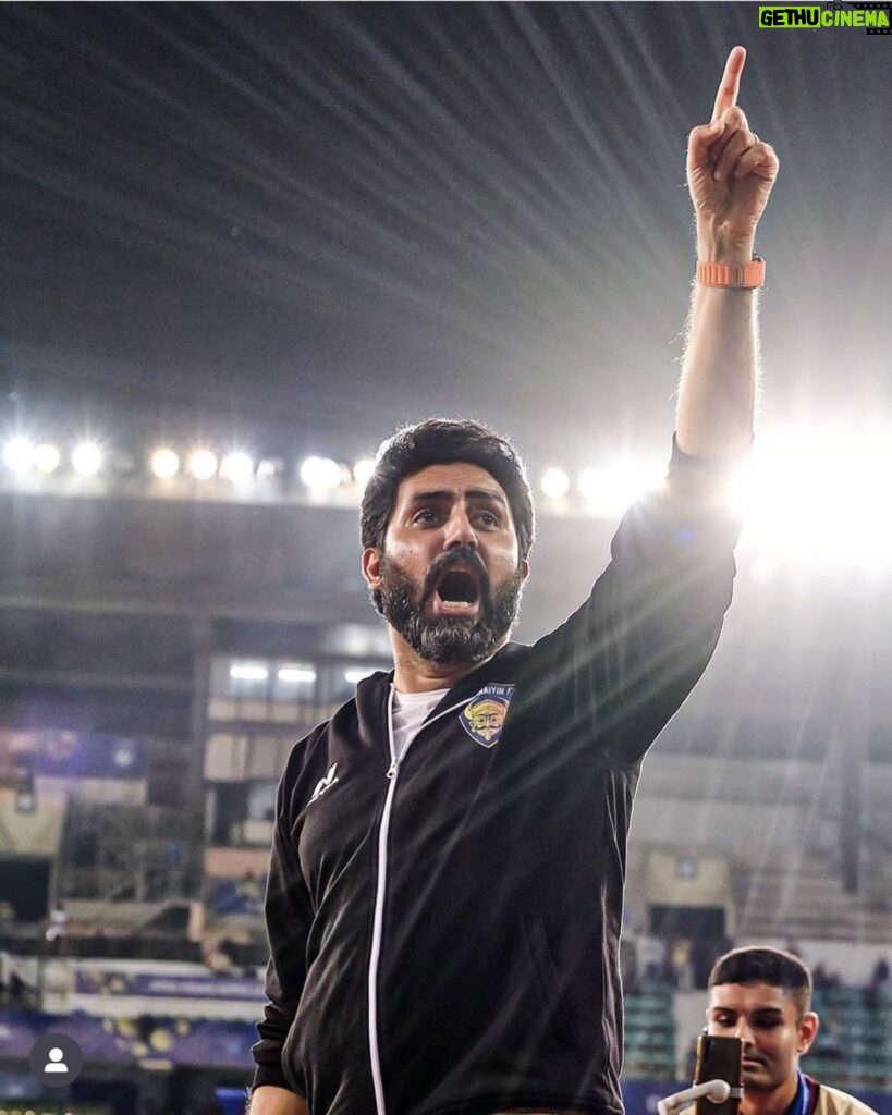 Abhishek Bachchan Instagram - Last night was amazing! The atmosphere in the #MarinaArena was electric. Felt so good to be back in #Chennai, back to our home ground. To play in front of @chennaiyinfc ‘s fans after almost 3 years was special! Thank you to all the fans that came and showed their love and support. @bstandblues @supermachans.official @chennaiyinfc
