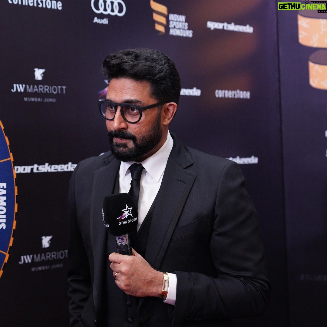 Abhishek Bachchan Instagram - Thank you @indiansportshonours and @virat.kohli for such a wonderful night last night. My team the @jaipur_pinkpanthers won “Club of the year”!!! Such a proud moment for me. Humbling. Emotional. It’s been one of the most fulfilling journeys for me to be part of the Kabaddi family. The @prokabaddi league has been around for 9 seasons and the Pink Panthers have been Champions in the inaugural season ( the 1st ever PKL champions) and also the current reigning champions!! This award is a recognition and result of the immense hard work of the players and coaching staff. It’s all due to them. Also to my pillars of support in running the team @walia_bunty , Ramesh Pulapaka and Rajesh Yadav. None of this would have been possible without any of the above mentioned people. Lastly, for a Kabaddi team winning “Club of the year” when nominated with great teams in Cricket and Football goes to show the popularity of “our sport”. Wow!! Again, my gratitude to my players and the coaches. Now we need to work even harder to try and remain the Champs. Mumbai, Maharashtra