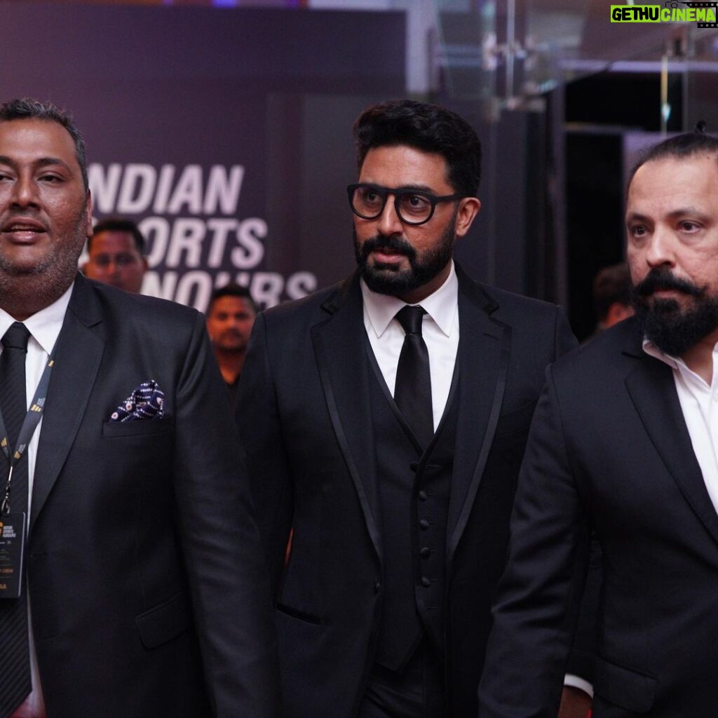 Abhishek Bachchan Instagram - Thank you @indiansportshonours and @virat.kohli for such a wonderful night last night. My team the @jaipur_pinkpanthers won “Club of the year”!!! Such a proud moment for me. Humbling. Emotional. It’s been one of the most fulfilling journeys for me to be part of the Kabaddi family. The @prokabaddi league has been around for 9 seasons and the Pink Panthers have been Champions in the inaugural season ( the 1st ever PKL champions) and also the current reigning champions!! This award is a recognition and result of the immense hard work of the players and coaching staff. It’s all due to them. Also to my pillars of support in running the team @walia_bunty , Ramesh Pulapaka and Rajesh Yadav. None of this would have been possible without any of the above mentioned people. Lastly, for a Kabaddi team winning “Club of the year” when nominated with great teams in Cricket and Football goes to show the popularity of “our sport”. Wow!! Again, my gratitude to my players and the coaches. Now we need to work even harder to try and remain the Champs. Mumbai, Maharashtra