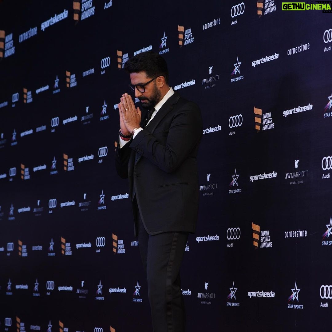Abhishek Bachchan Instagram - Thank you @indiansportshonours and @virat.kohli for such a wonderful night last night. My team the @jaipur_pinkpanthers won “Club of the year”!!! Such a proud moment for me. Humbling. Emotional. It’s been one of the most fulfilling journeys for me to be part of the Kabaddi family. The @prokabaddi league has been around for 9 seasons and the Pink Panthers have been Champions in the inaugural season ( the 1st ever PKL champions) and also the current reigning champions!! This award is a recognition and result of the immense hard work of the players and coaching staff. It’s all due to them. Also to my pillars of support in running the team @walia_bunty , Ramesh Pulapaka and Rajesh Yadav. None of this would have been possible without any of the above mentioned people. Lastly, for a Kabaddi team winning “Club of the year” when nominated with great teams in Cricket and Football goes to show the popularity of “our sport”. Wow!! Again, my gratitude to my players and the coaches. Now we need to work even harder to try and remain the Champs. Mumbai, Maharashtra