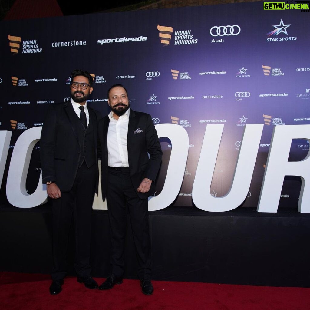 Abhishek Bachchan Instagram - Thank you @indiansportshonours and @virat.kohli for such a wonderful night last night. My team the @jaipur_pinkpanthers won “Club of the year”!!! Such a proud moment for me. Humbling. Emotional. It’s been one of the most fulfilling journeys for me to be part of the Kabaddi family. The @prokabaddi league has been around for 9 seasons and the Pink Panthers have been Champions in the inaugural season ( the 1st ever PKL champions) and also the current reigning champions!! This award is a recognition and result of the immense hard work of the players and coaching staff. It’s all due to them. Also to my pillars of support in running the team @walia_bunty , Ramesh Pulapaka and Rajesh Yadav. None of this would have been possible without any of the above mentioned people. Lastly, for a Kabaddi team winning “Club of the year” when nominated with great teams in Cricket and Football goes to show the popularity of “our sport”. Wow!! Again, my gratitude to my players and the coaches. Now we need to work even harder to try and remain the Champs. Mumbai, Maharashtra