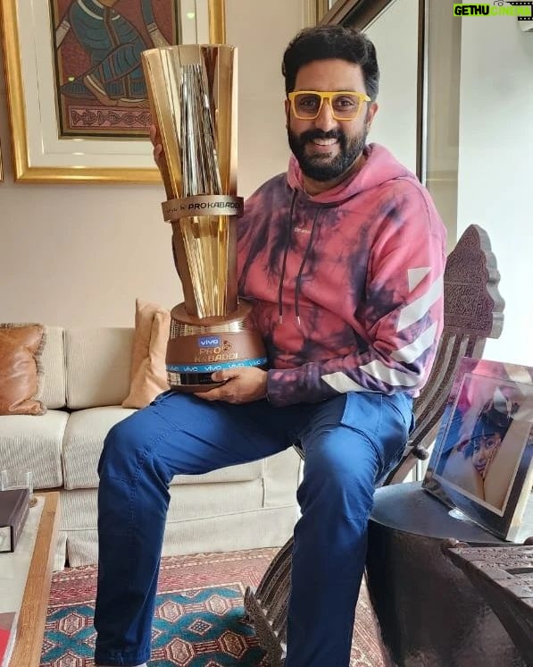 Abhishek Bachchan Instagram - Grateful and humbled by the recognition bestowed upon @jaipur_pinkpanthers as the Club of The Year. Proud of every team player. This award is a testament to the team's hard work & dedication. @virat.kohli @indiansportshonours @prokabaddi