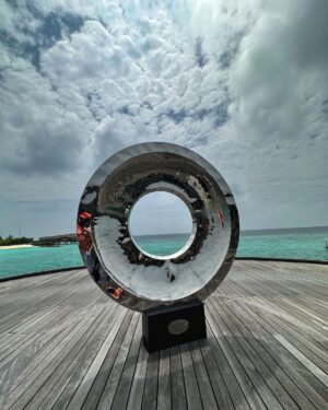 Abhishek Bachchan Instagram - Celebrating another trip around the sun!!! 
The weekend was perfect. I would like to thank the @stregismaldives for making it so memorable for me. We had a wonderful time. Beautiful views, beautiful people. My gratitude. 
#stregismaldives #liveexquisite #photodump #notapaidpost #shotoniphone14promax