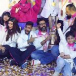 Abhishek Bachchan Instagram - So proud of this team. They’ve quietly worked towards this cup. Despite criticism they kept believing and working. Everybody wrote them off…. But they had confidence in themselves. That’s the way to do it!!! 💪🏽 it’s taken us 9 years to win this cup again. And I’m so happy with this team. Teamwork, hard work and silent determination…. The @jaipur_pinkpanthers way! #RoarForPanthers #TopCats #ProKabaddi #ProKabaddiLeague