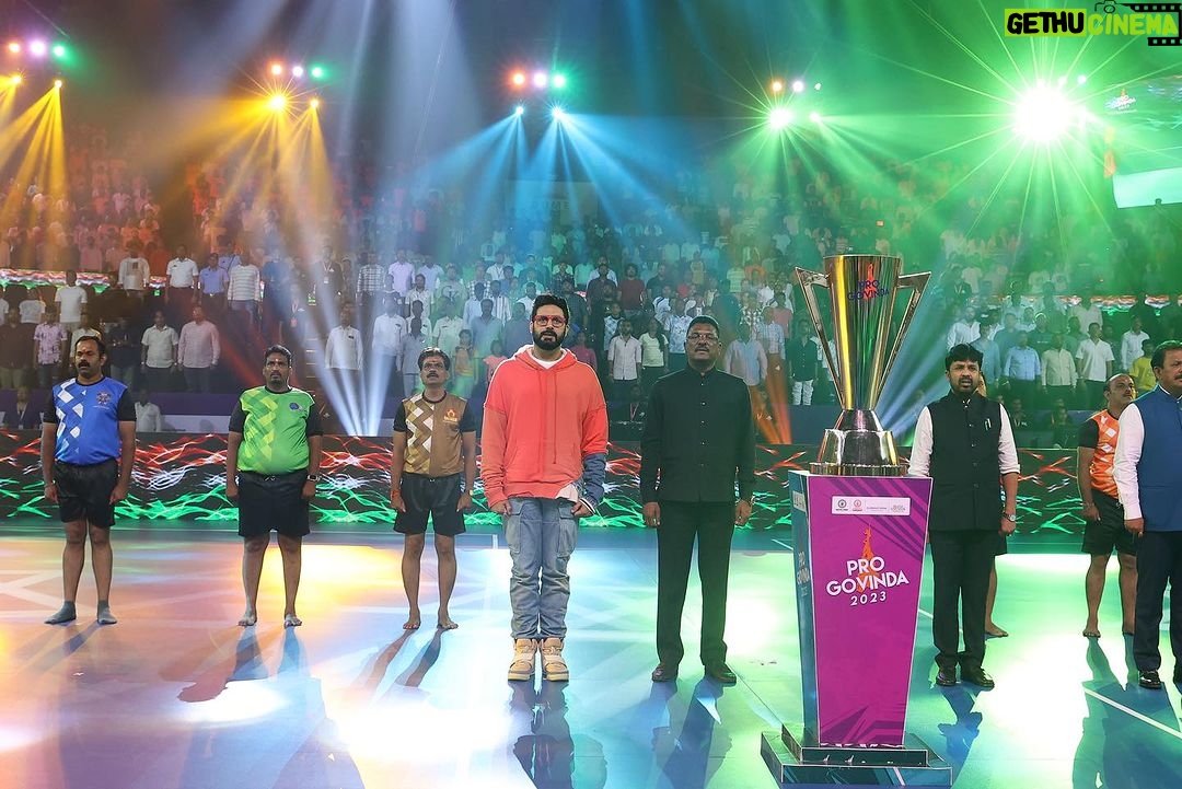 Abhishek Bachchan Instagram - Was so wonderful to witness the 1st ever Pro Govinda league in Mumbai last night. Highly competitive and very exciting to watch. And so proud of my brother @walia_bunty for putting together such a grand event. @progovindaindia @thegssports #progovinda Mumbai, Maharashtra