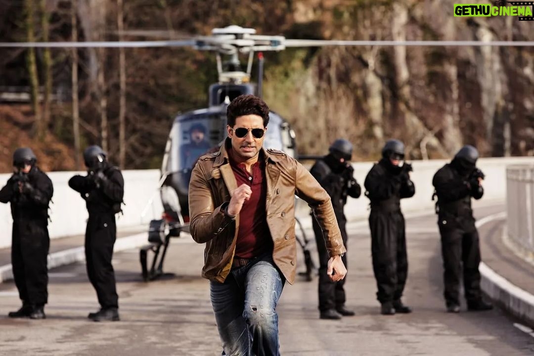 Abhishek Bachchan - 133.8K Likes - Marking 10 years today. 🙏🏽🤗
#10YearsOfDhoom3 #Dhoom3
#AamirKhan @udayc @katrinakaif @apnabhidu @vijaykrishnaacharyaofficial #AdityaChopra @ipritamofficial @yrf