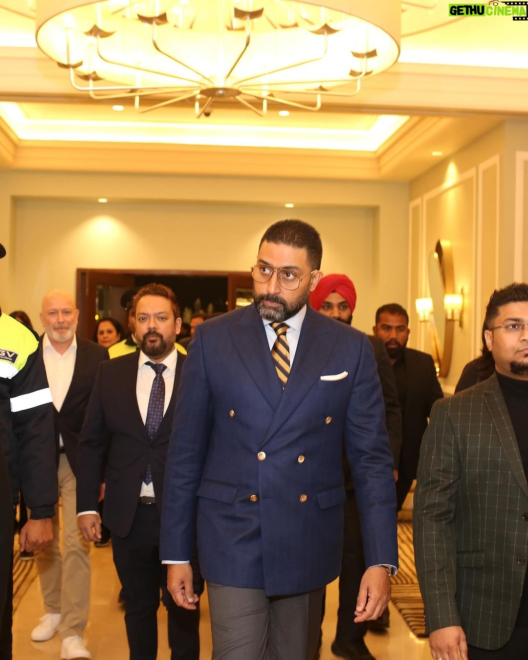 Abhishek Bachchan - 139K Likes - It’s always a pleasure to spend time with my @omega family!
Over the weekend in Delhi for the #OmegaGolfTrophy
Loving my new Aqua Terra Master chronometer worldtimer. It’s a thing of beauty!
Also, to my people at @herringboneandsui for, as always, making me look great ( if I may say so 😉), thank you.
#omegawatches #natostraps #aquaterra #titanium #seamaster300
@nikitajaisinghani 🤗