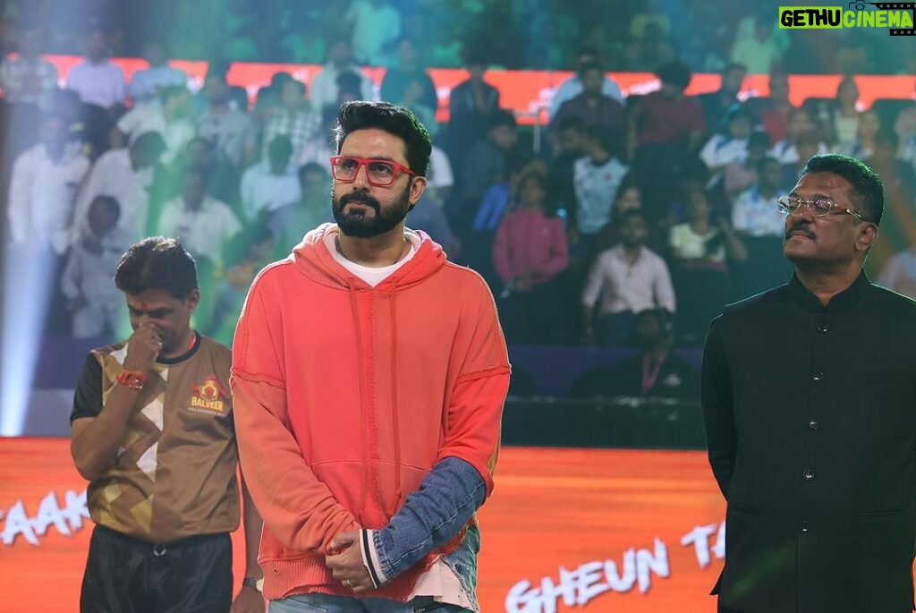Abhishek Bachchan Instagram - Was so wonderful to witness the 1st ever Pro Govinda league in Mumbai last night. Highly competitive and very exciting to watch. And so proud of my brother @walia_bunty for putting together such a grand event. @progovindaindia @thegssports #progovinda Mumbai, Maharashtra