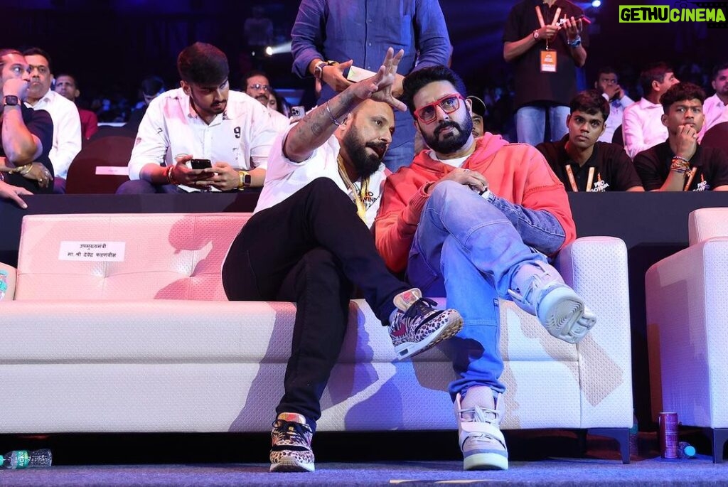 Abhishek Bachchan Instagram - Was so wonderful to witness the 1st ever Pro Govinda league in Mumbai last night. Highly competitive and very exciting to watch. And so proud of my brother @walia_bunty for putting together such a grand event. @progovindaindia @thegssports #progovinda Mumbai, Maharashtra