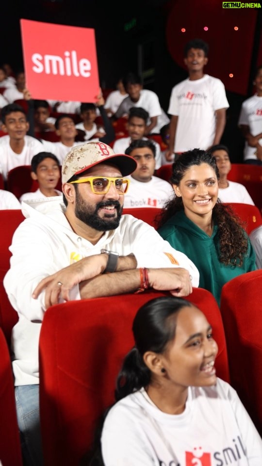 Abhishek Bachchan Instagram - The joy of sharing smiles with these kids after watching #Ghoomer together was priceless. 🤗 @bookasmileindia @saiyami