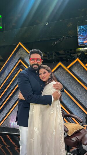 Abhishek Bachchan Instagram - Literally & metaphorically…😂😵‍💫
Wishing you so much love & luck for Ghoomer!♥️
Kill it AB🤗 @bachchan