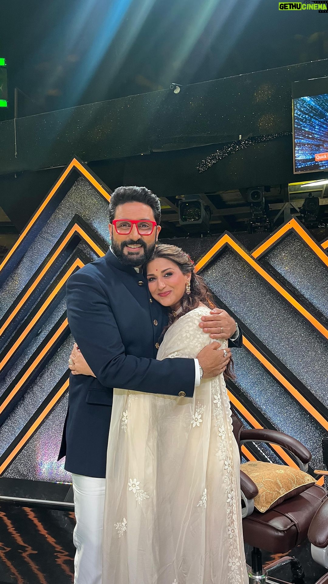 Abhishek Bachchan - 213.9K Likes - Literally & metaphorically…😂😵💫
Wishing you so much love & luck for Ghoomer!♥️
Kill it AB🤗 @bachchan