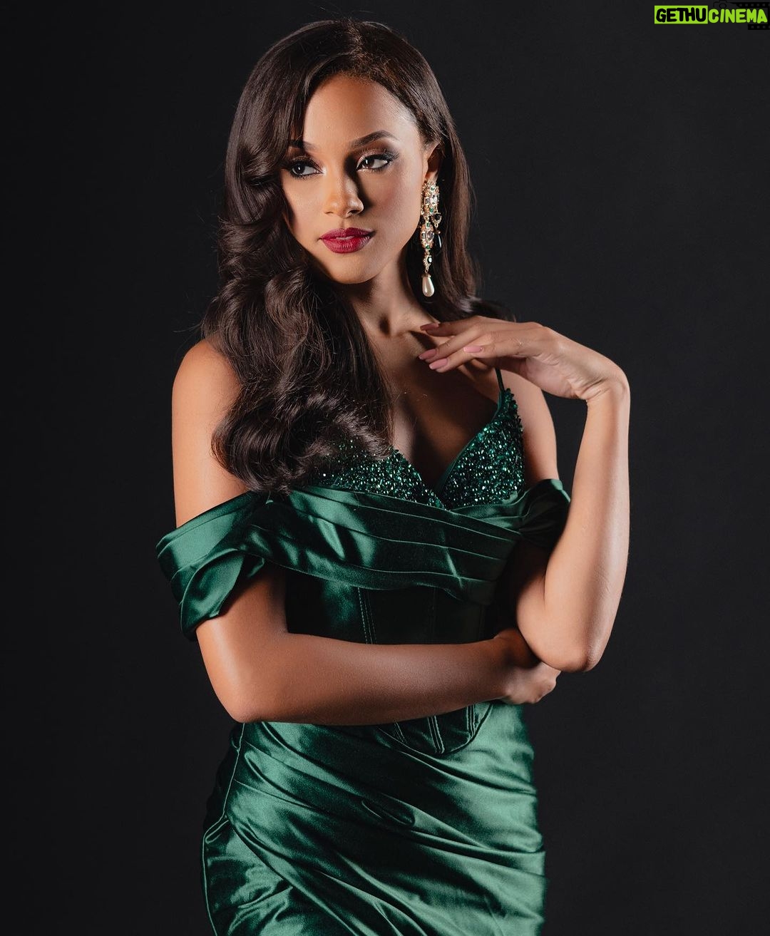 Aché Abrahams - 1.1K Likes - Dare to dream 🎥🖤
@domophoto_
@kootiscouture
@sachacosmeticsofficial
@thrustonbenny
@theepitomeofbeautybycarlton
@ai_studios_tt
#missworld
#beautywithapurpose
#roadtomissworld
#InvisibleScarsProject
#missworldtrinidadandtobago