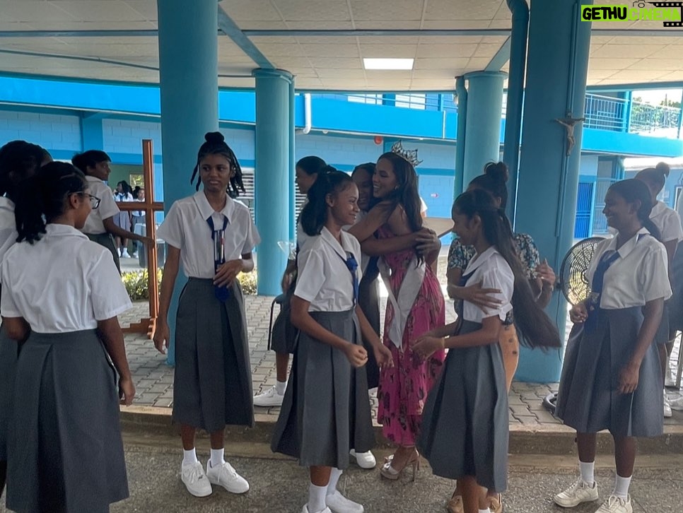Aché Abrahams Instagram - 360 beautiful girls with bright futures!!☺️ holy name convent point fortin, thank you for making my day. We spoke about the importance of mental health, being kind to each other, sisterhood and so much more!! 💚 I left with a smile on my face and a fire in my heart. Thank you @crowdedroomevents for inviting me to continue sharing my project @invisiblescarsproject_mwtt around T&T 😊 #missworld #beautywithapurpose #roadtomissworld #InvisibleScarsProject #missworldtrinidadandtobago Trinidad and Tobago