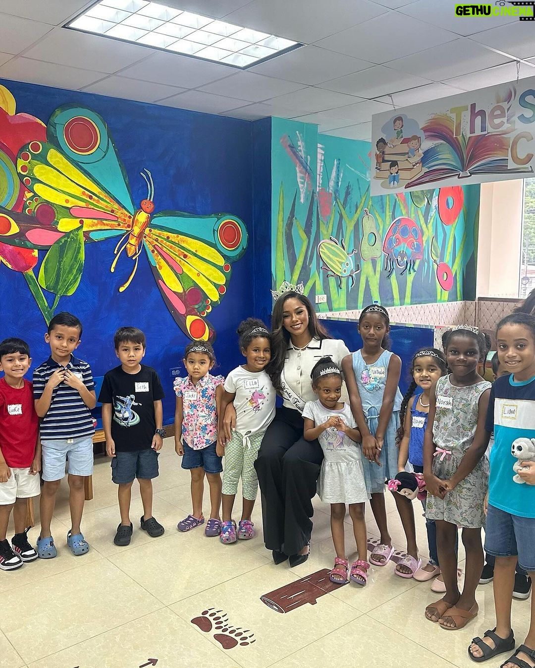 Aché Abrahams Instagram - Story time with the cutest little cuties 😆📚🦆❤️. I’m always happy to interact with the young ones and help guide them as best as I could as they grow up and face the world. We had such a fun day together✨ #mw #missworld #missworld71 #71mw #india #beautywithapurpose #bwap #incredibleindia