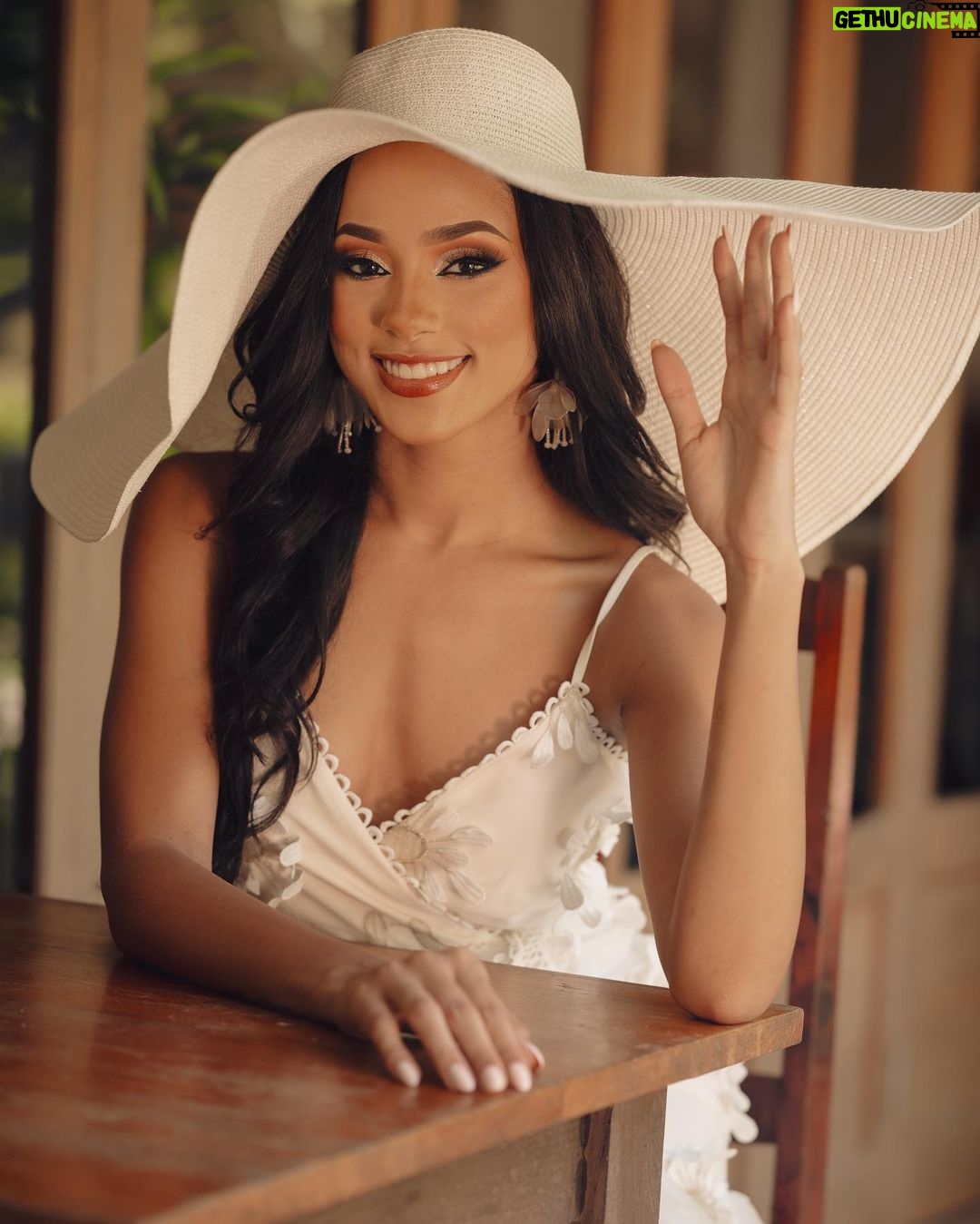 Aché Abrahams - 1.3K Likes - Bloom wherever you are planted
Model: @acheabrahams
Dress: @cldcharulochandass
MUA: @theepitomeofbeautybycarlton
Location: @freebirdtt
#missworldtrinidadandtobago
#portraitphotography #bloom #beautyshoot #editorial #caribbeanphotographer #trinidadphotographer