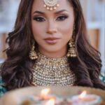 Aché Abrahams Instagram – Let each diya you light bring a glow of happiness on your face and enlighten your soul. Happy Diwali!🪔