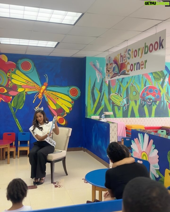 Aché Abrahams Instagram - Today I read ‘the ugly duckling’ story for the children at Mohammed’s bookstore 🦆❤️. This book was one of my favourites growing up and is such a good read for children because it instills principles of embracing our differences, loving ourselves, being proud of our uniqueness and being kind to others even if they look or act differently than we do. Of course I also used this opportunity to speak to them about mental health and standing up against bullying. It’s always a pleasure to spend my day with the children so thank you so much @mohammedsbookstore for having me for Story time Saturday 📚❤️