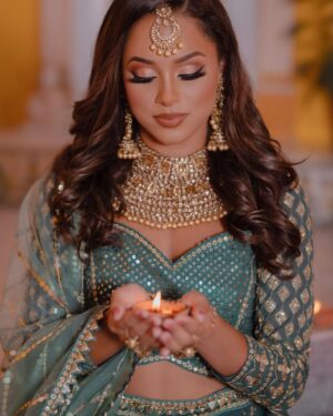 Aché Abrahams Instagram - Happy Diwali/Shubh Diwali to you all!🪔 Today as we celebrate the symbolic triumph of light over darkness, may it manifest into our world today. May our hearts glow as bright as the diya lights of Diwali 🪔❤️ Wishing you all around the world a Happy Diwali🪔 May the festival of light fill your life with joy, peace, prosperity, love, laughter and blessings🥰

@domophoto_ 
@axara_by_reshma_ramkissoon 
@theepitomeofbeautybycarlton 
@triveni_mandir_868 
#missworld 
#beautywithapurpose 
#roadtomissworld 
#InvisibleScarsProject
#missworldtrinidadandtobago