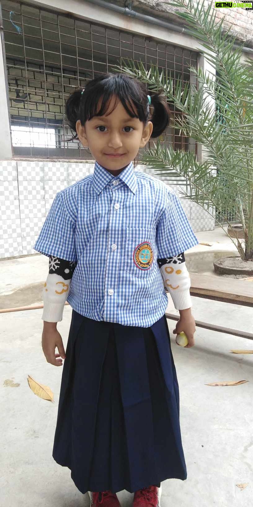 Achol Instagram - আজ আমাদের পাংখাবুড়ী প্রথম স্কুলে গেল মাশাআল্লাহ। সেই সাথে আমার ছোট্ট চাচতো ভাই নাবিল ও। দেখতে দেখতে পাংখা বুড়ি বড় হয়ে যাচ্ছে। সবাই ওদের জন্য দোয়া করবেন 🤲🥰❤️
