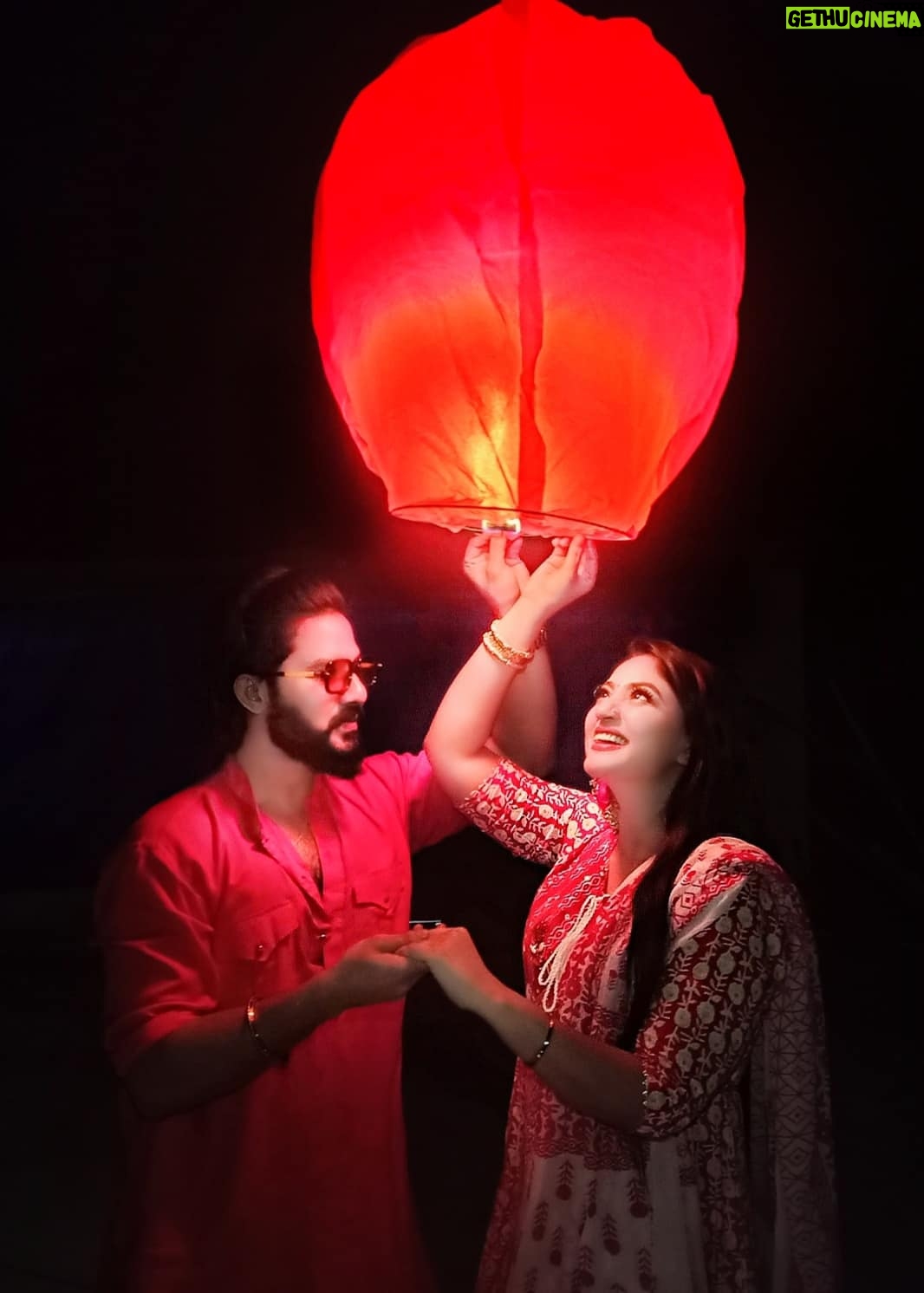 Achol Instagram - পৃথিবীর কাছে তুমি একজন মানুষ কিন্তু আমার কাছে তুমি পুরো পৃথিবী Syed Omy ❤️😘