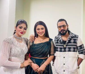 Achol Instagram - অনেক ভালো মনের মানুষ Apu Biswas আপু। যতক্ষণ পাশে থাকি আমাদের দুজনকে অনেক স্নেহ এবং আদর করে। আপু সাথে থাকলে মনে হয় আমার বড় বোন সাথে আছে। love u Appi❤️🥰