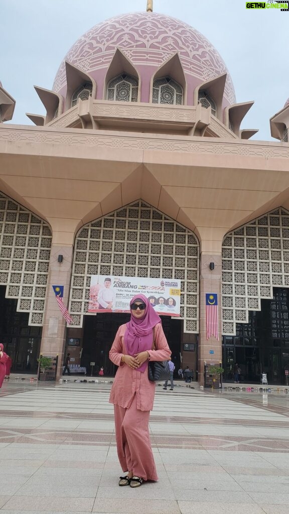 Achol Instagram - Jumma Mubarak from Putrajaya Malaysia. Putrajaya Mosque, Malaysia