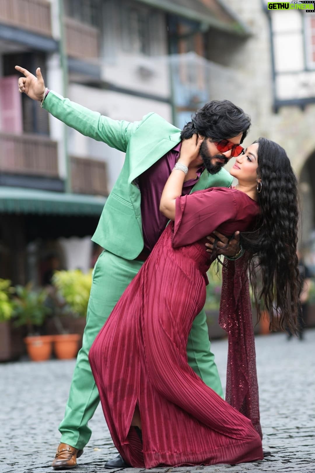 Achol Instagram - ঈদ মোবারক 🌙 ভালোবাসায় কাটুক সবার ঈদ❤️🥰
