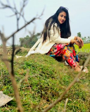 Achol Instagram - নিজের গ্রাম ঠিক যেন মায়ের মতন মায়া মমতায় ঘেরা, যতো দূরেই থাকি, যেন হাতছানি দিয়ে ডাকে 🥰❤️