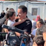 Acun Ilıcalı Instagram – Dün çok güzel bir gündü. Hatay’daki çocuklarımızla “Kral Şakir Mikrop Avcıları Cumburlop!” filmini seyrettik. Onlarla olmak, sevgilerini hissetmek ve gözlerindeki mutluluğu görmenin benim için tarifi yok. O kadar tatlı, o kadar sevimlilerdi ki zaman nasıl geçti anlamadım. İnşallah yakın zamanda çok güzel bir proje ile tekrar orada olacağım. Misafirperverliği için Hatay Büyükşehir Belediye Başkanımız Lütfü Savaş’a ve ayrıca bu anlamlı günde benimle birlikte olduğu için sevgili Varol Yaşaroğlu’na teşekkür ediyorum. En kısa zamanda görüşmek dileğiyle…

@lutfusavas @varolyasaroglu