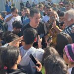 Acun Ilıcalı Instagram – Dün çok güzel bir gündü. Hatay’daki çocuklarımızla “Kral Şakir Mikrop Avcıları Cumburlop!” filmini seyrettik. Onlarla olmak, sevgilerini hissetmek ve gözlerindeki mutluluğu görmenin benim için tarifi yok. O kadar tatlı, o kadar sevimlilerdi ki zaman nasıl geçti anlamadım. İnşallah yakın zamanda çok güzel bir proje ile tekrar orada olacağım. Misafirperverliği için Hatay Büyükşehir Belediye Başkanımız Lütfü Savaş’a ve ayrıca bu anlamlı günde benimle birlikte olduğu için sevgili Varol Yaşaroğlu’na teşekkür ediyorum. En kısa zamanda görüşmek dileğiyle…

@lutfusavas @varolyasaroglu