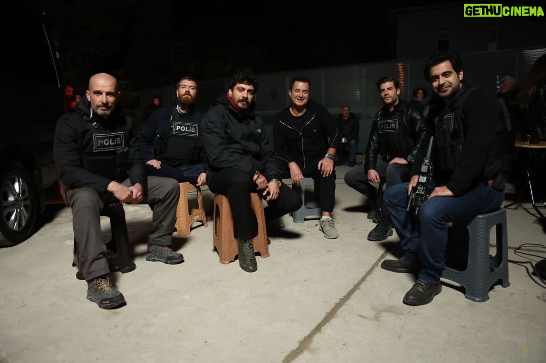 Acun Ilıcalı Instagram - #SıfırıncıGün dizimizin setini ziyaret ettim, çekimler tüm hızıyla devam ediyor. Çok yakında @TV8’de.. @sifirincigun @adnan_biricik @ahmetpinar_ @aybukepusat @berkcankat @damlacolbay @enginozturk @esrarusann @nazcaglairmak @sarpakkaya #SavaşÖzdemir @slymnmrtzdmr @turgaytanulku @uguruzunel @yigitozsener @iremkanan @bilginarslann