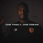Acun Ilıcalı Instagram – Uzun zamandır takımımızda görmek istediğimiz Kolombiyalı golcü artık Hull City’de.. Uzun ama mutlu sonla biten bu transferi gerçekleştirdiğimiz için çok mutluyuz. Óscar’ın atacağı gollerle taraftarımızı çok mutlu edeceğine inanıyorum. Ailemize hoş geldin Óscar. Bienvenido :) 

The Colombian striker we’ve wanted to see in our team for a long time is now at Hull City. We are very glad to have made this transfer, which has been a long journey with a happy ending. I believe that Óscar will make our fans very happy with the goals he’ll score. Welcome to our family Óscar. Bienvenido :)

@hullcity @oscar.estupinan19 #theTigers #hcafc #HullCity