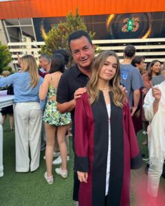 Acun Ilıcalı Instagram - Canım kızım ne çabuk büyüdün de mezuniyetini kutladık…Öğrenim hayatının babanın başaramadığı başarılarla dolu olacağından şüphem yok :) Seni çok seviyorum..