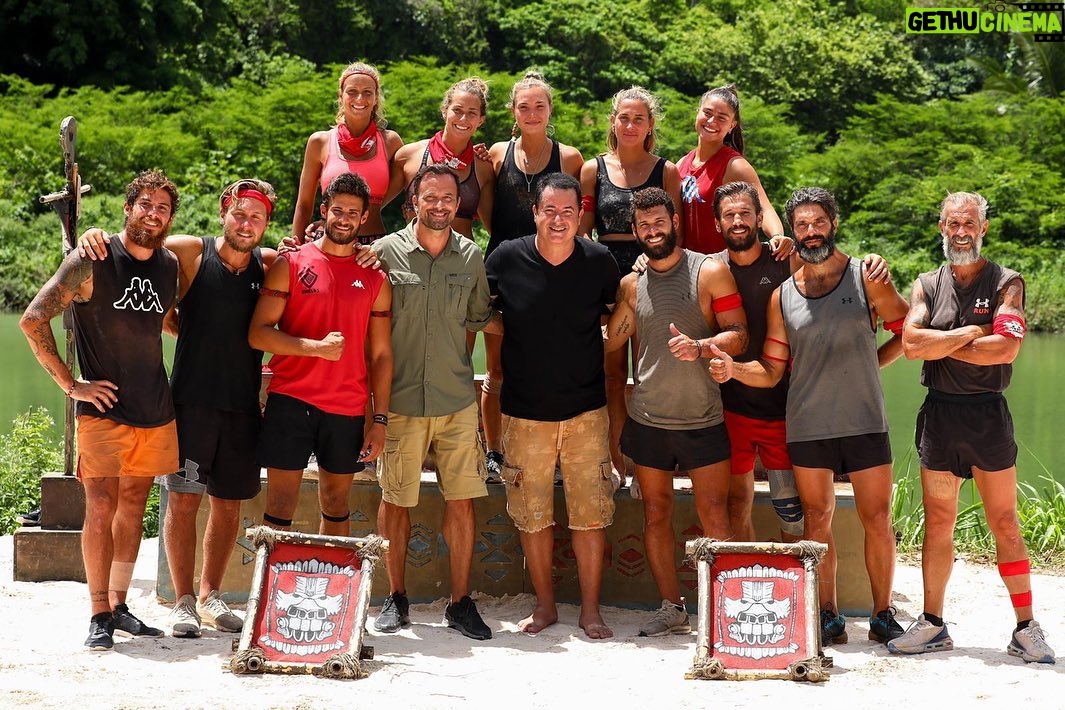Acun Ilıcalı Instagram - İki ülkenin takımlarının beraber oynadığı oyunlar beni çok heyecanlandırıyor ve mutlu ediyor. Dostluğun güzel bir örneği :) I am very excited and happy with the games played by the teams of the two countries together. A good example of friendship :) Τα κοινά παιχνίδια που παίζουν οι ομάδες των δυο χωρών, με ενθουσιάζουν και με κάνουν πολύ χαρούμενο. Είναι το παράδειγμα μιας όμορφης φιλίας. @survivorturkiye @survivorgreece #Survivor #Survivor2022 #SurvivorAllStar #SurvivorTürkiye #SurvivorGreece #DominicanRepublic