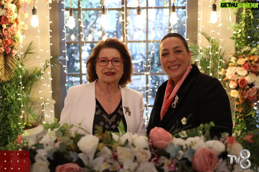 Acun Ilıcalı Instagram - Başta sevgili Gülseren Budayıcıoğlu’na, yapımcımız Onur Güvenatam’a, OGM Pictures ailesine, senarist ve yönetmenlerimize, tüm değerli oyuncularımıza, emeği geçen set ekibine ve 61 bölüm boyunca bizi yalnız bırakmayan Kırmızı Oda izleyicimize çok teşekkür ederim.. #KırmızıOda @drgbudayicioglu @binnur.kaya.resmi @ogm.pictures @kirmizioda.dizi @tv8 #tv8